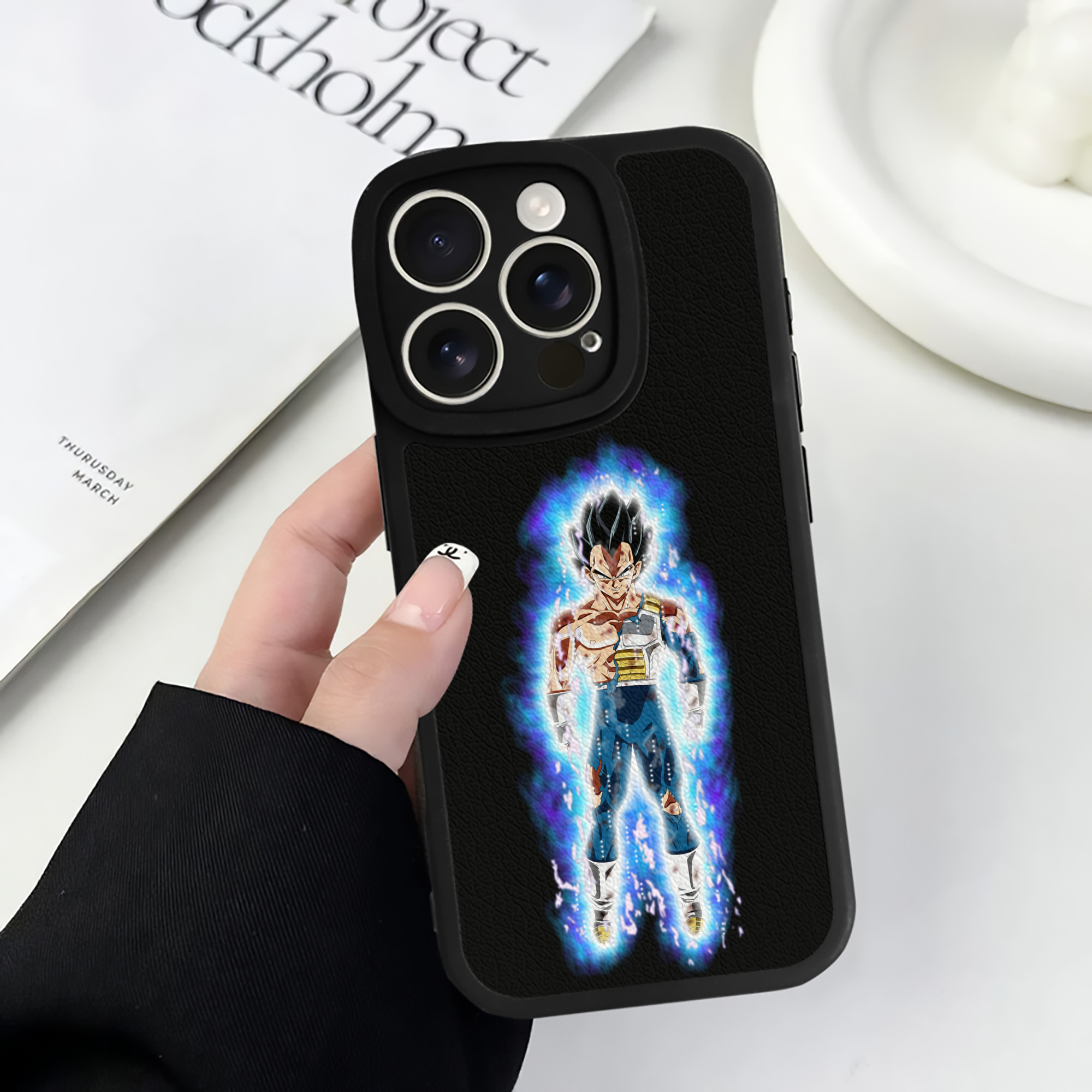 （画像用） ドラゴンボール ベジータ四世（Bejīta Yonsei）DRAGON BALL Vegeta IV 【iPhone 16シリーズ対応】シリコンスマホケース（レザー調） 材質：シリコン